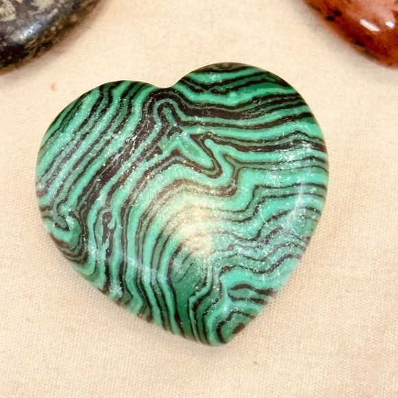Heart Crystals! Kambemba, Malachite & Mahogany Jasper - Picture 3 of 5